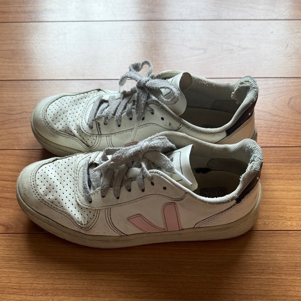 VEJA White Sneakers with Pink Logo